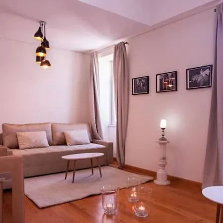 Gold Apartment *